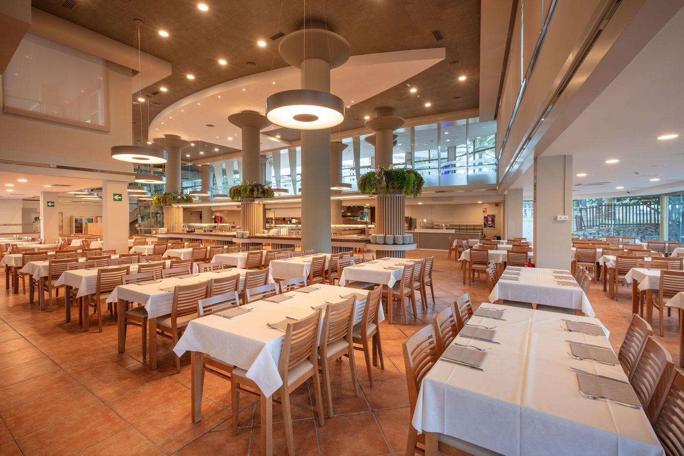 06 buffet restaurant.jpg