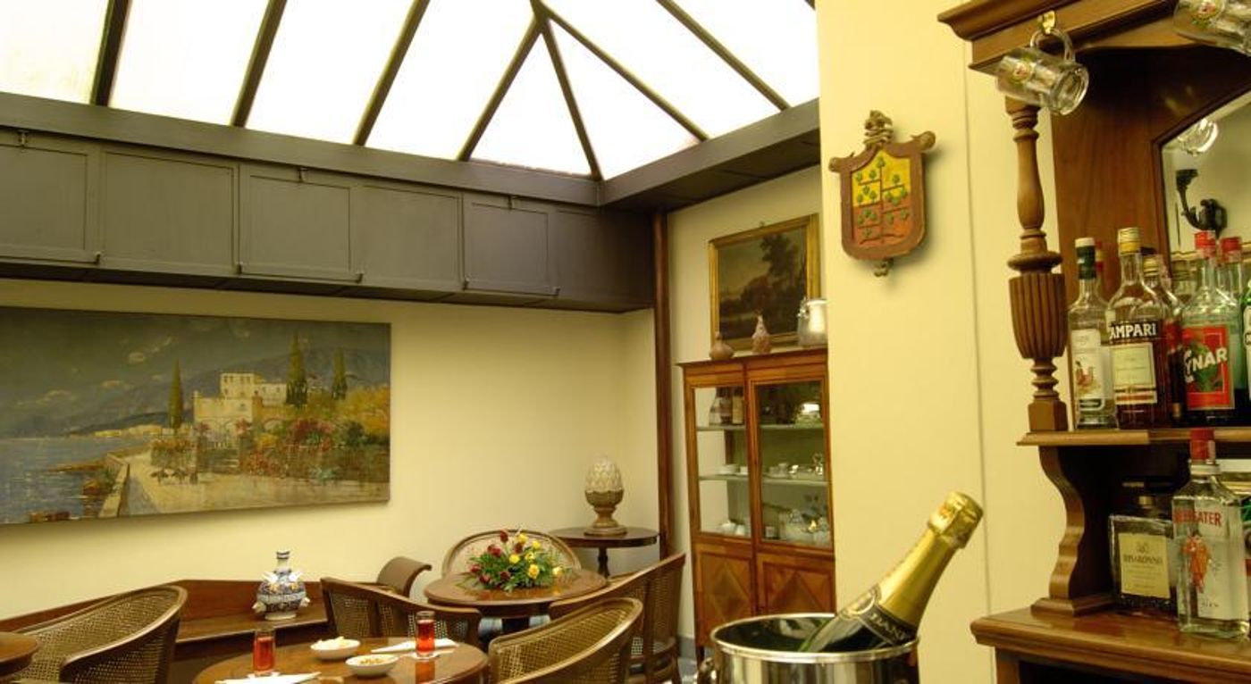 Malaspina-Bar-6