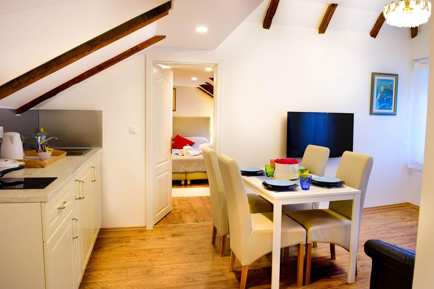 Rilati-Old-Town-Palace-Room-20