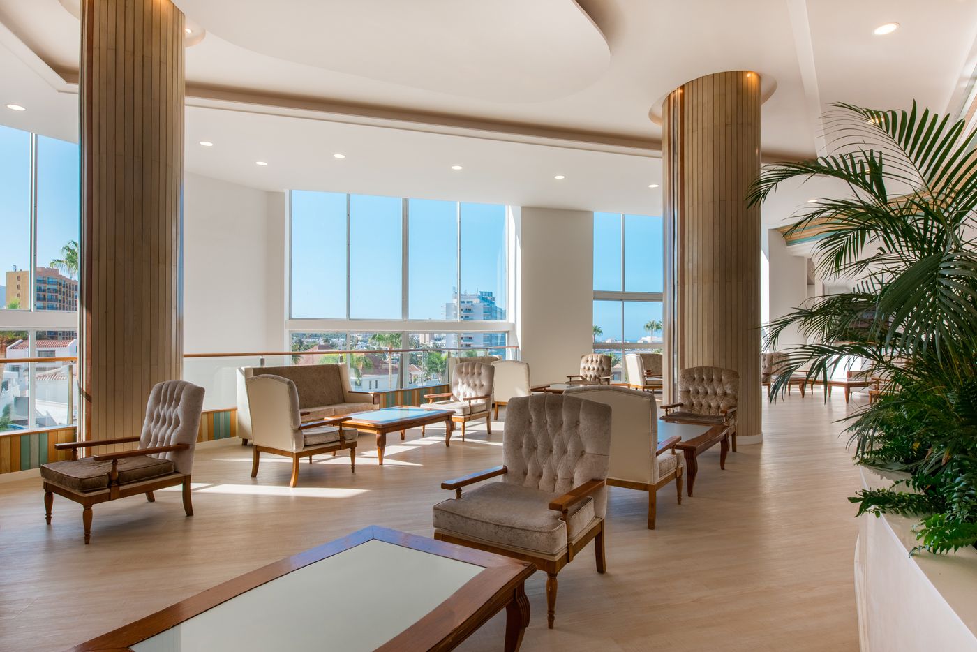 Iberostar-Waves-Bouganville-Playa-Lobby-34