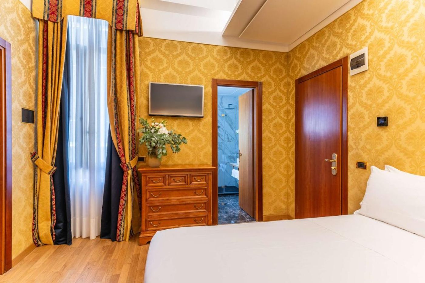 Hotel-Raffaello--Sure-Hotel-Collection-by-Best-Western-Room-17