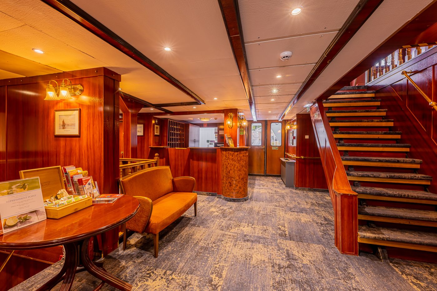 Fortuna-Boat-Hotel-Budapest-Lobby-3