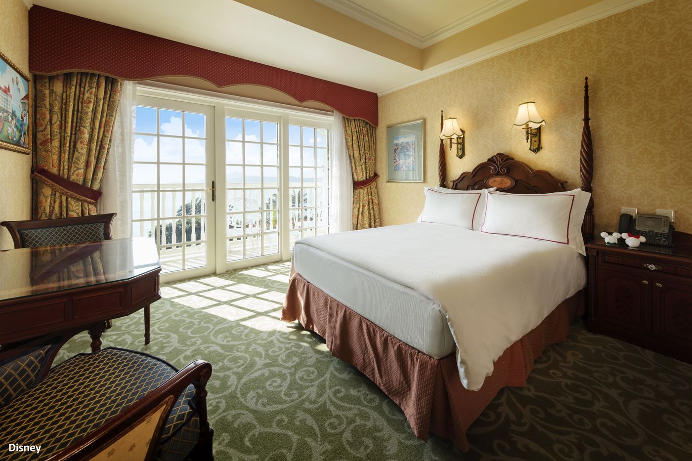 Hong-Kong-Disneyland-Hotel-Room-13