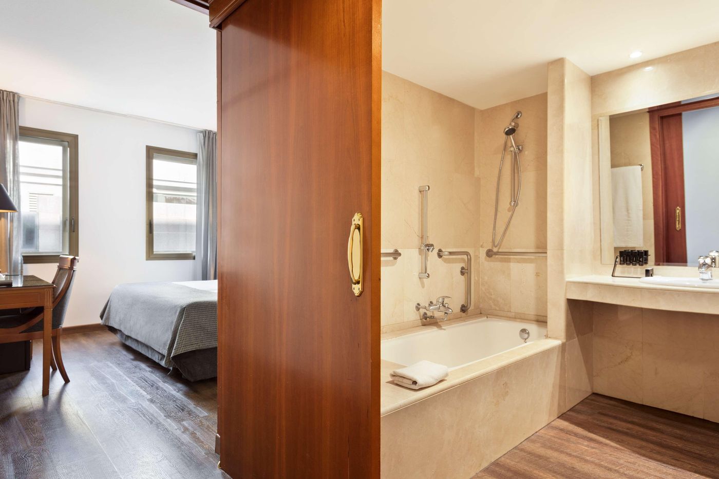 Best-Western-Premier-CMC-Girona-Room-15