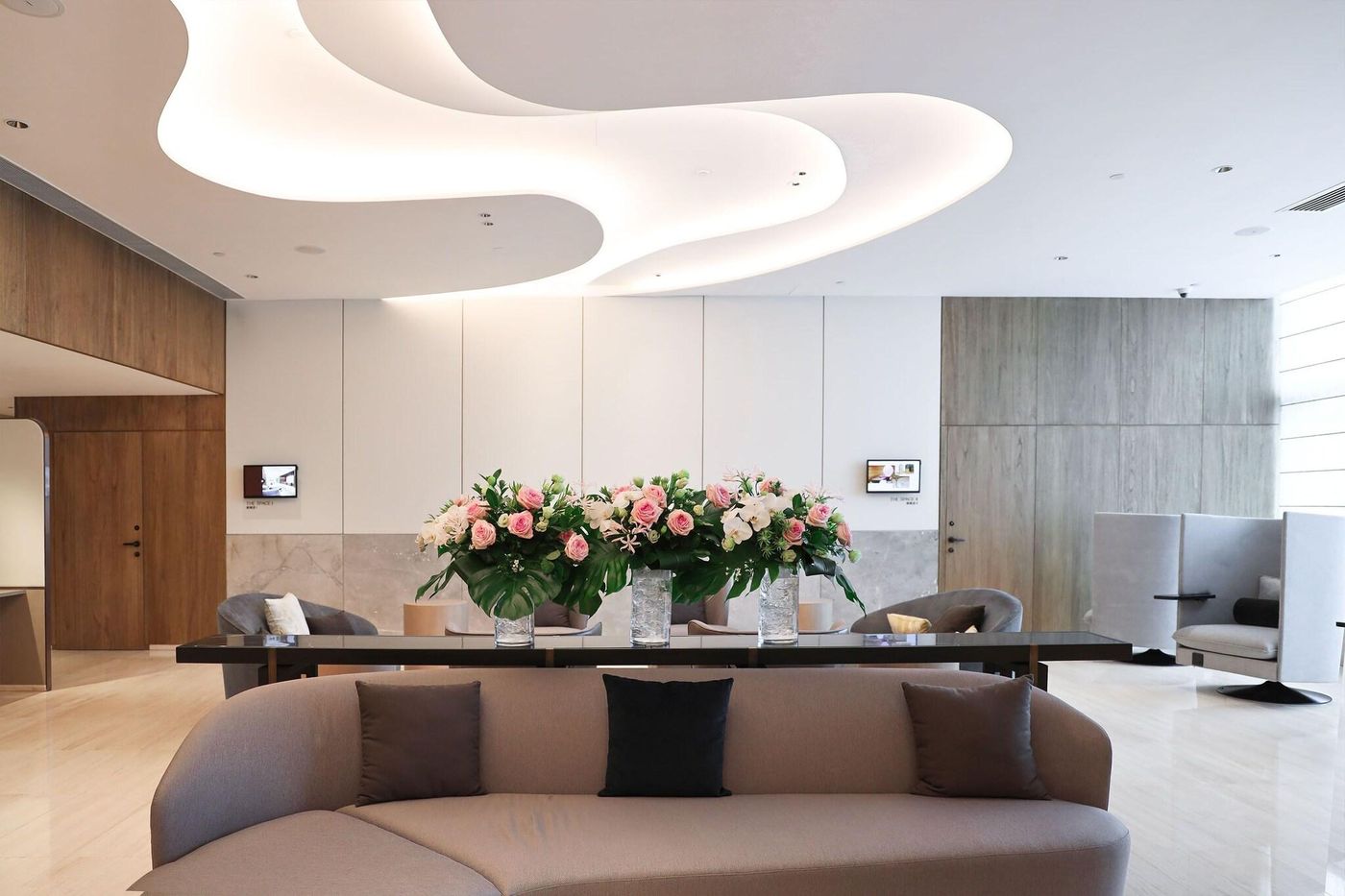 One-Eight-One-Hotel-Serviced-Residences-Lobby-11