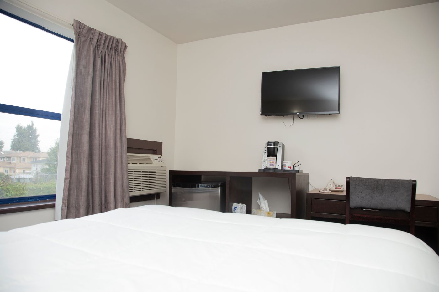 Happy-Day-Inn-Room-13