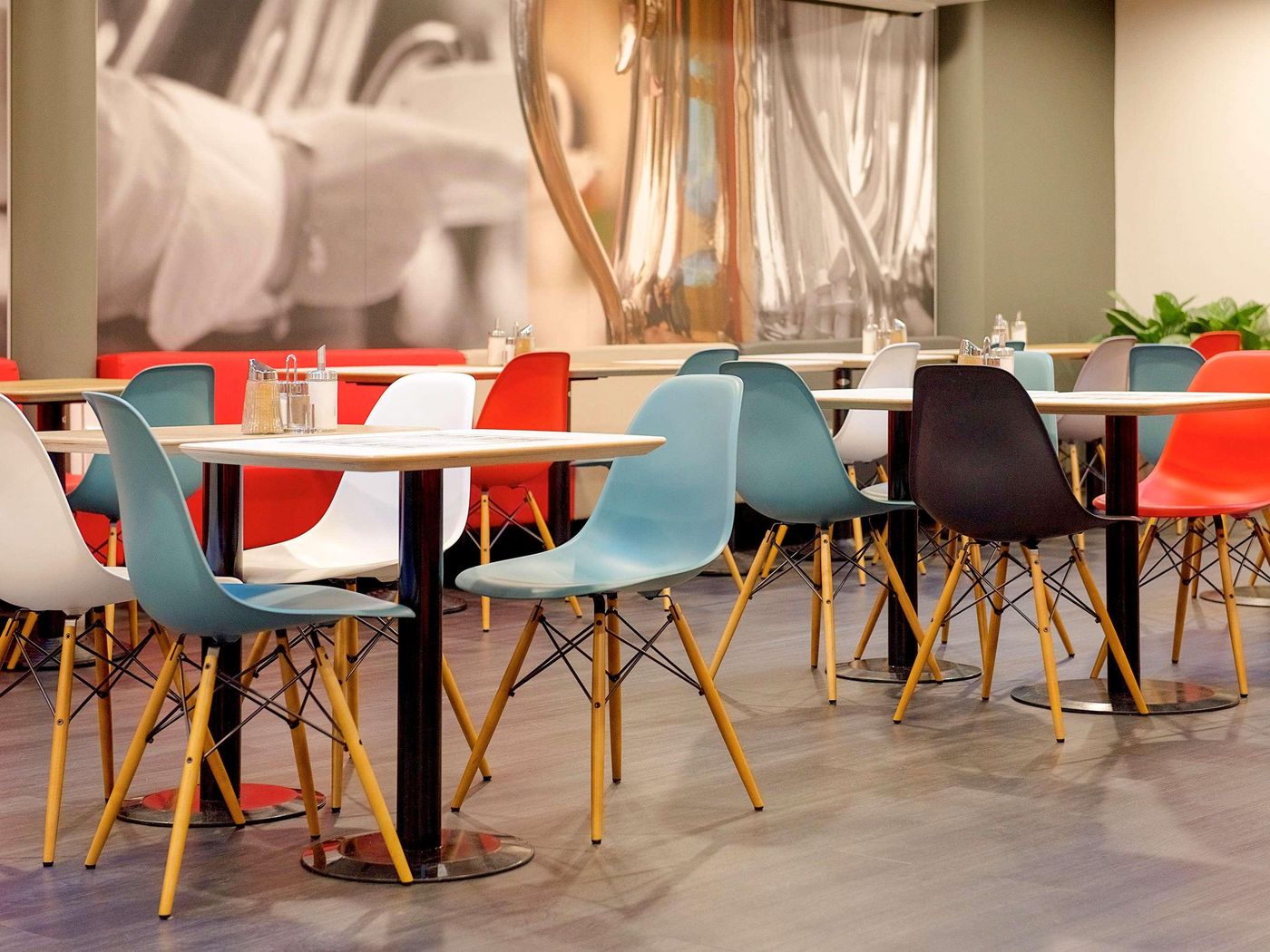 Ibis-Budapest-Centrum-Restaurant-23