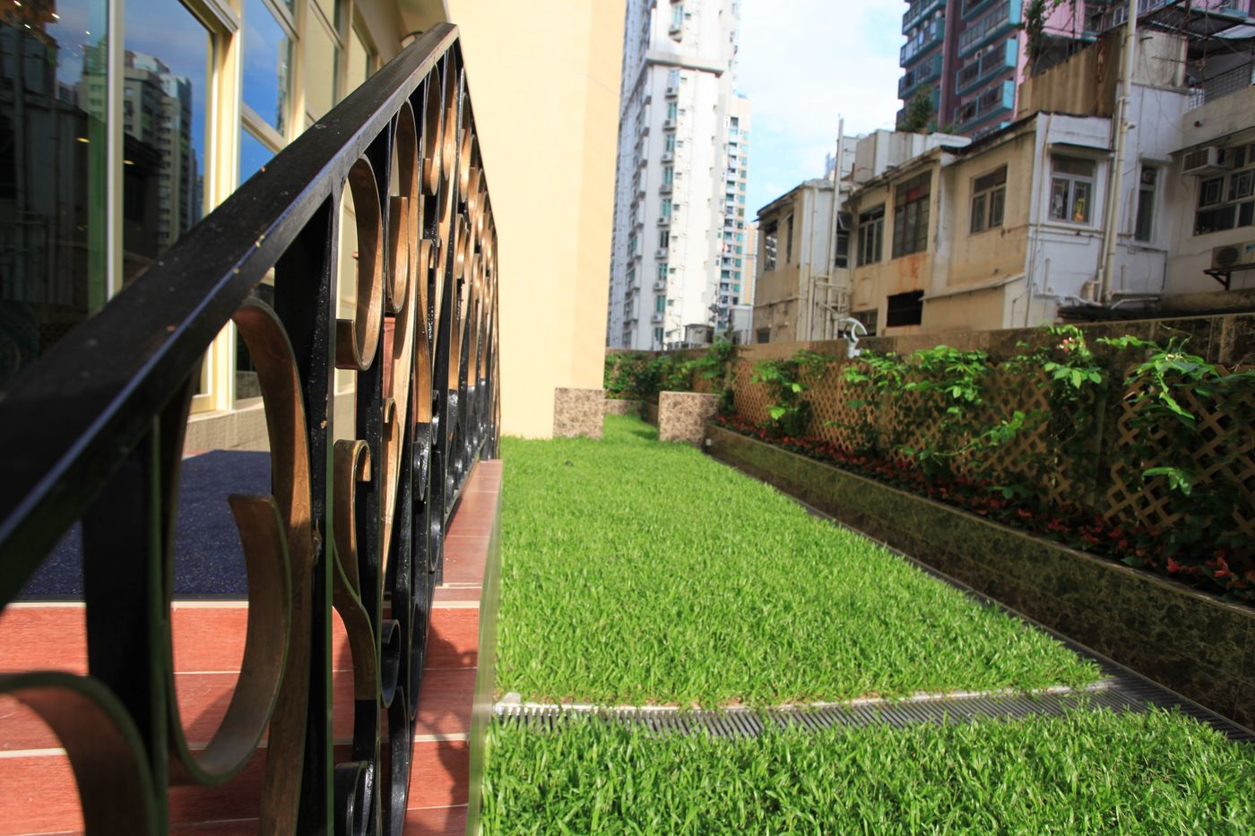 Grand-City-Hotel-Terrace-1