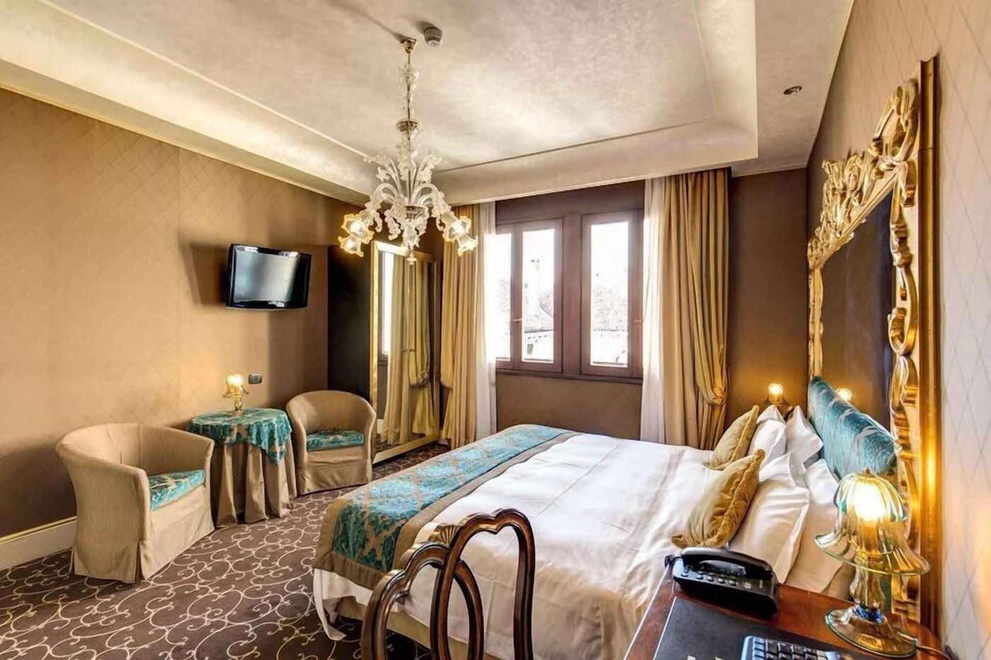 Pesaro-Palace-Room-3