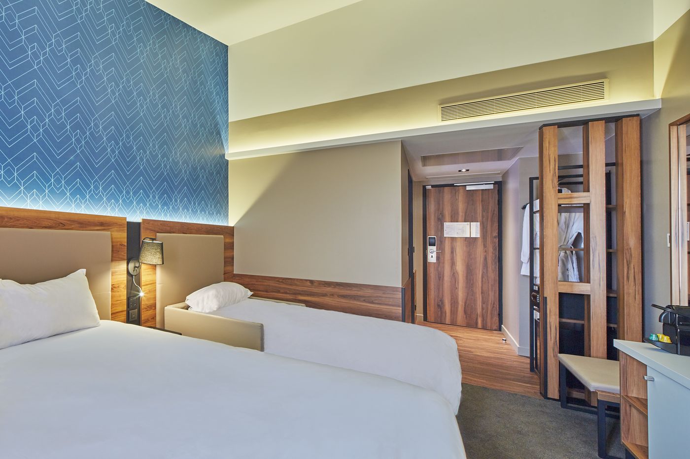 L-elysee-Val-D-europe-Room-6