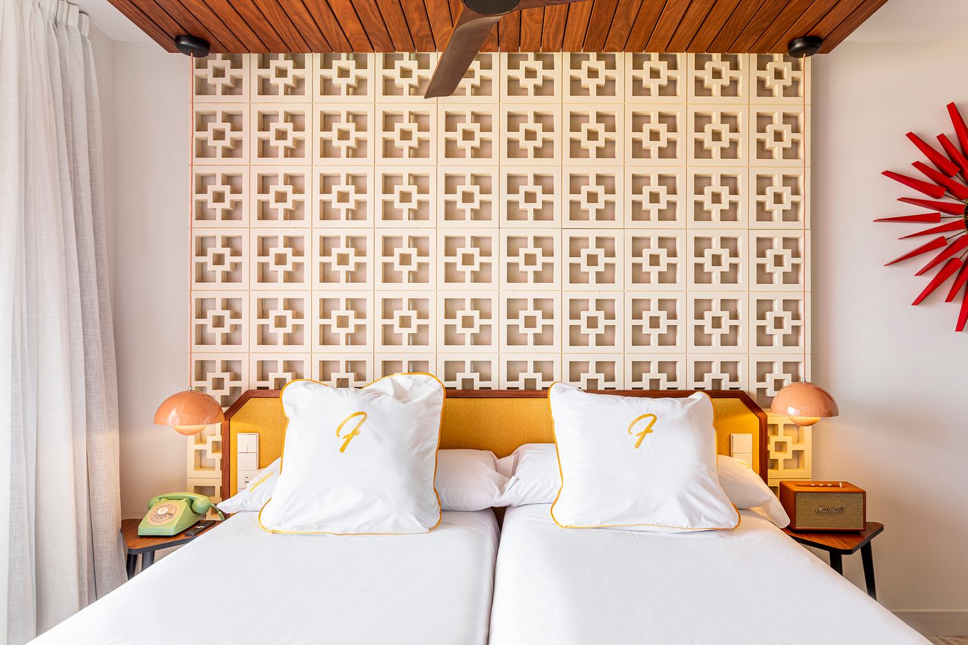 Estudios-Tropicana-Room-39