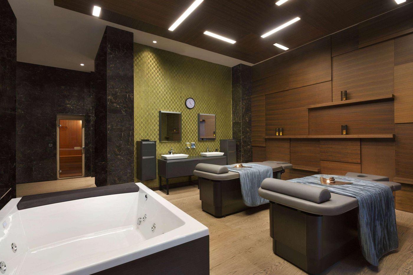 Wyndham-Grand-Istanbul-Levent-Sports-and-Entertainment-28