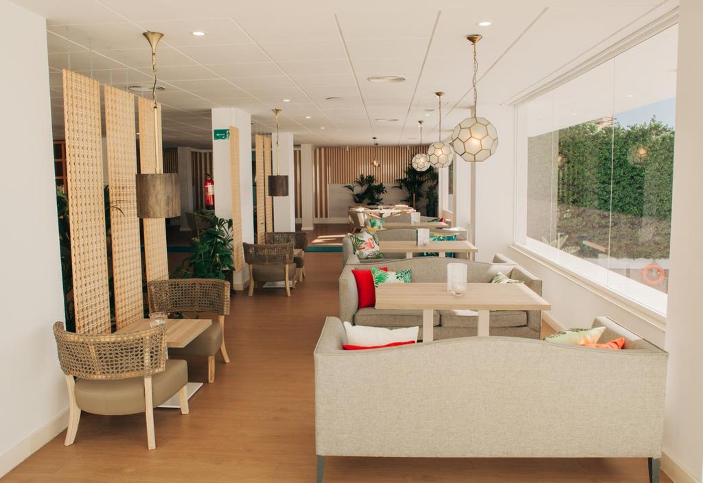 Hotel-Alay---Adults-Only-Lobby-60