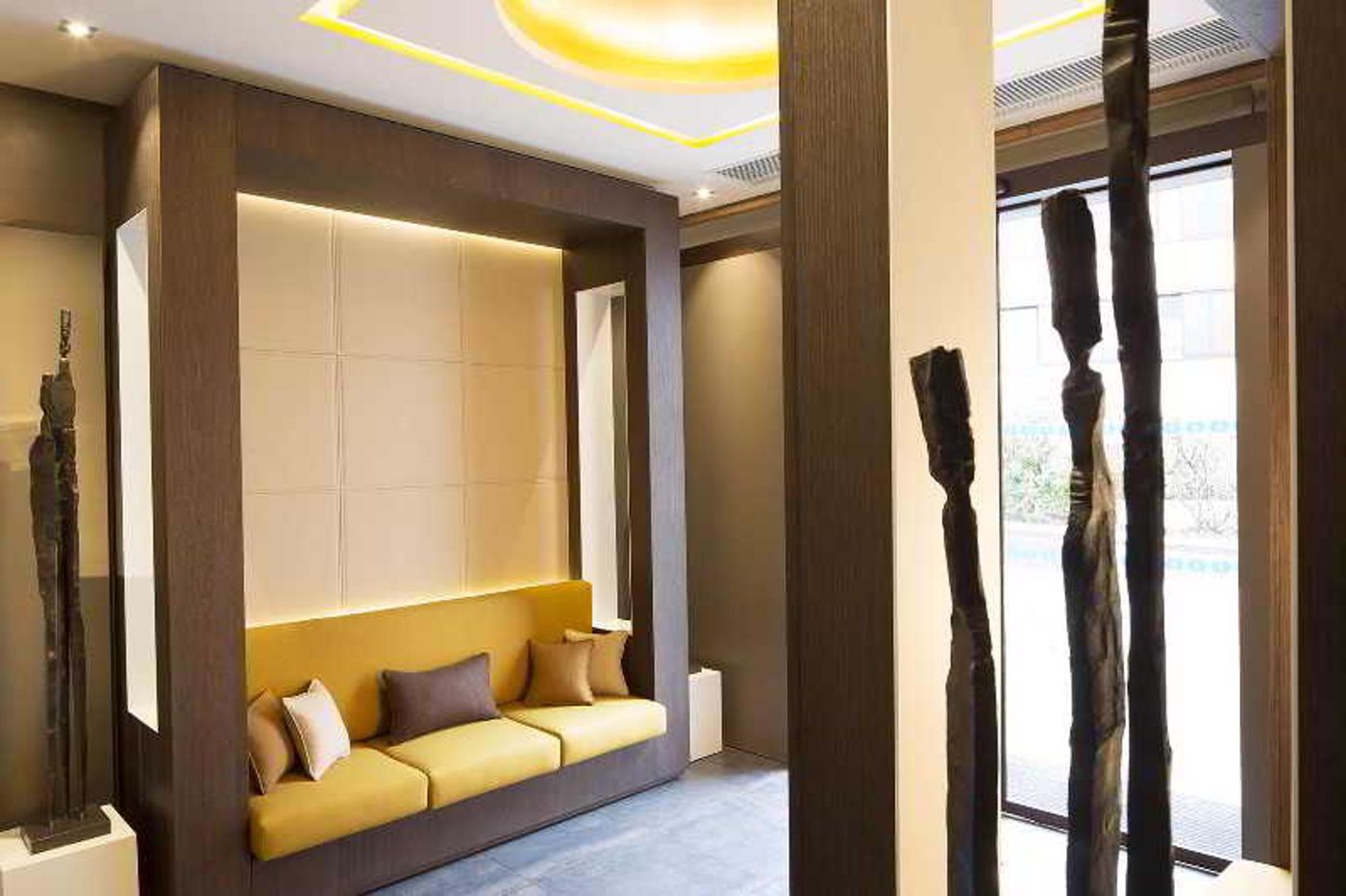 Villa-Saxe-Eiffel-Lobby-12