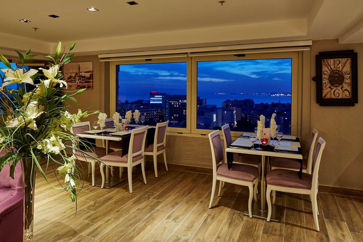 DoubleTree-By-Hilton-Izmir-Alsancak-Restaurant-50