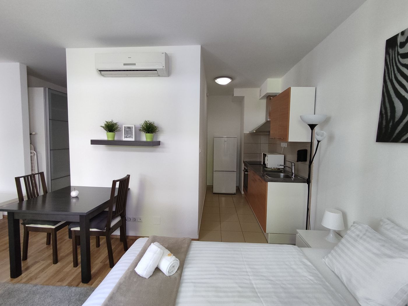 Corvin-Center-Suites-Room-16