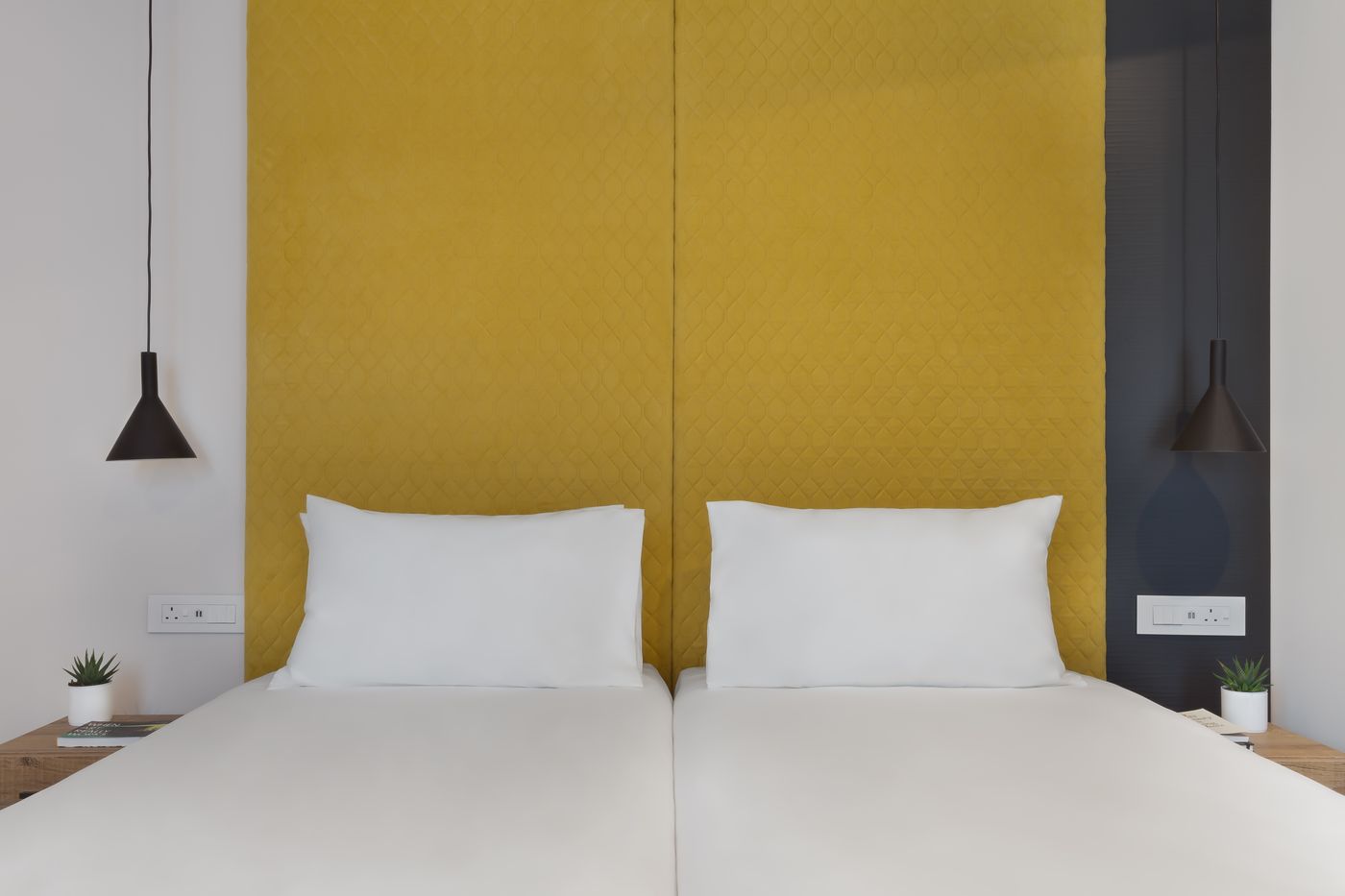 Hotel-115-The-Strand-Hotel-and-Suites-Room-30