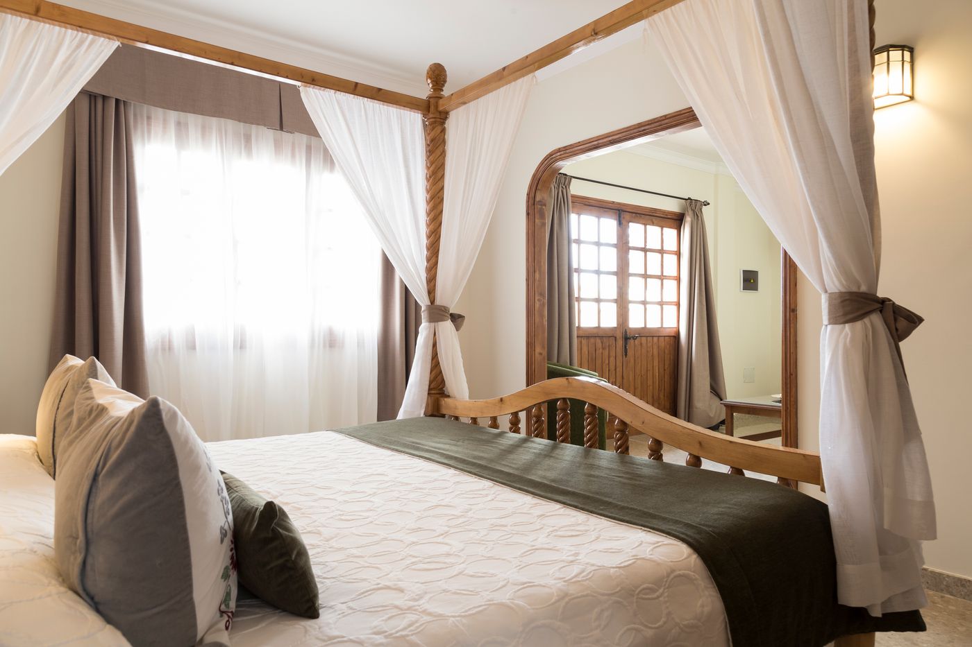 Melva-suite-hotel-Room-25