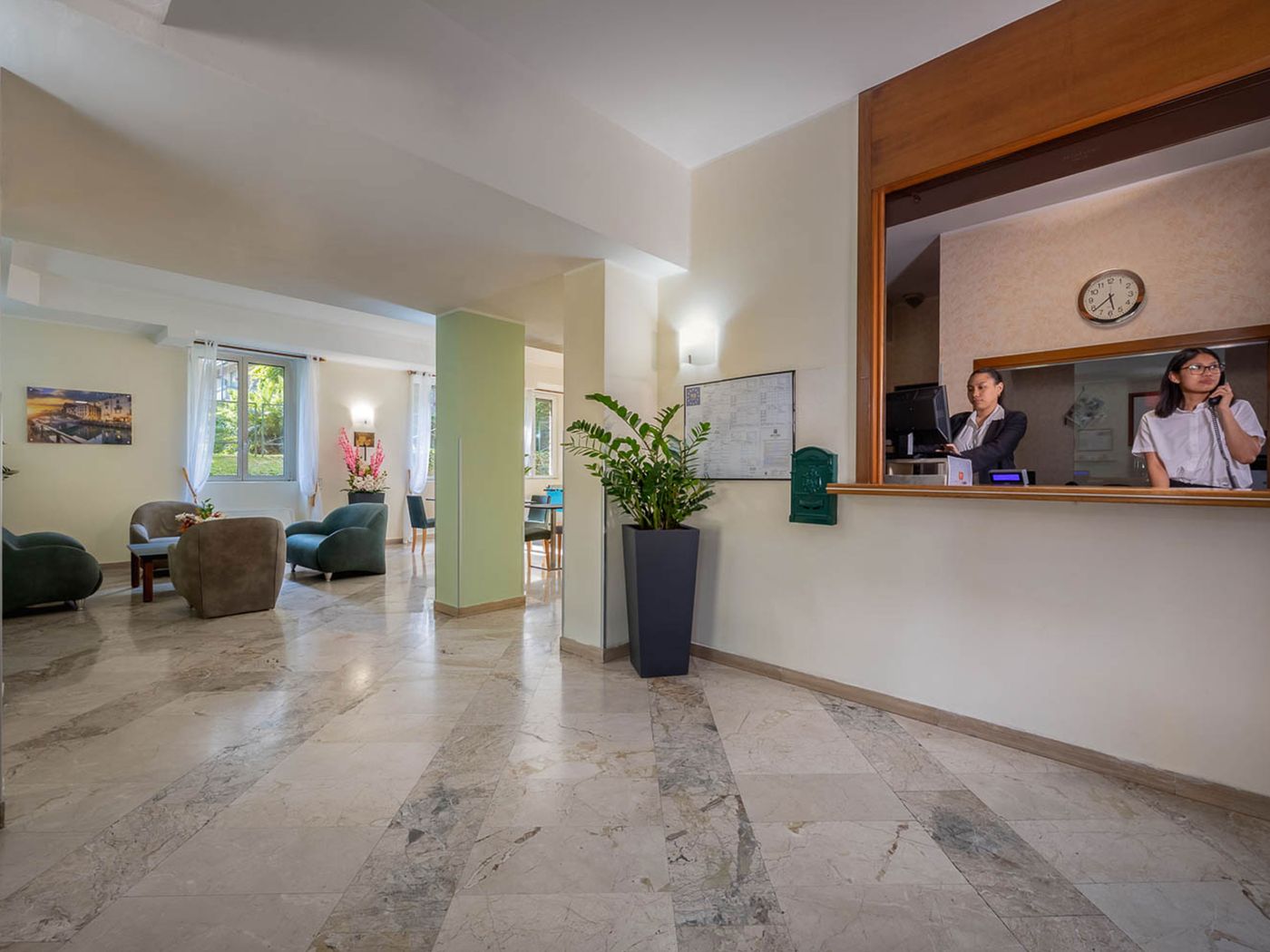 iH-ApartHotel-Milano-Argonne-Park-Lobby-10