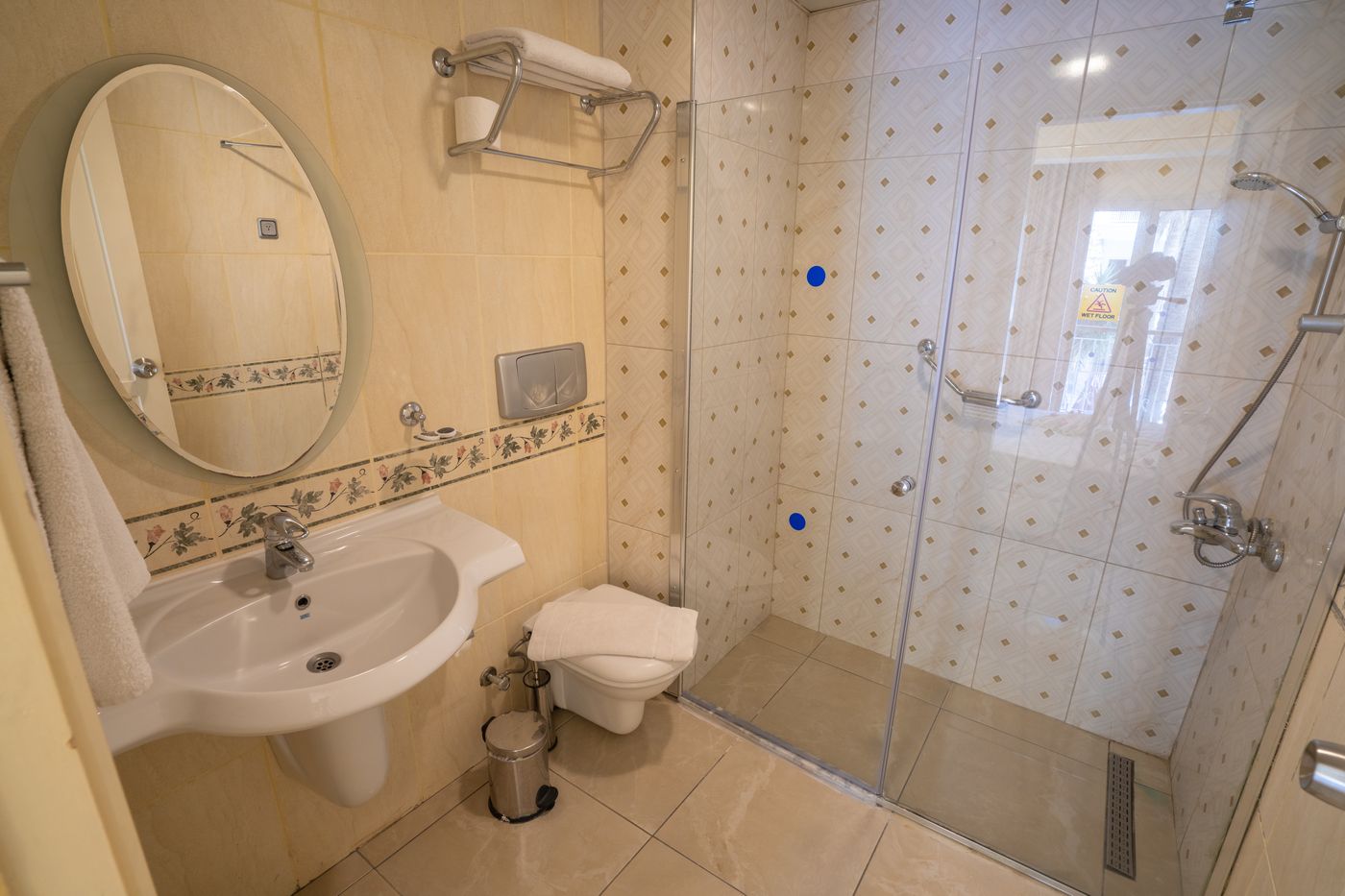 Alenz-Suite-Hotel-Room-26