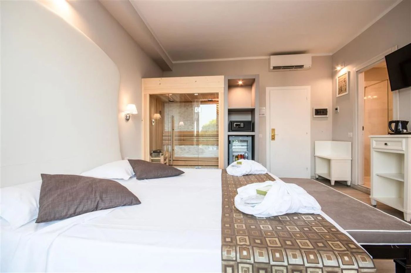 Hotel Oliveto-Italy-Desenzano del Garda-Room-9