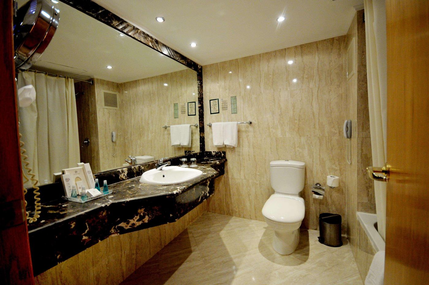 Aurora-Oriental-Resort-Room-22