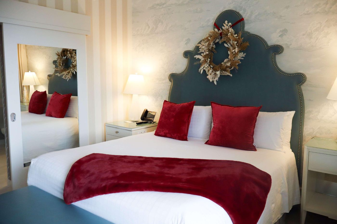 Beverly-Hilton-Room-51