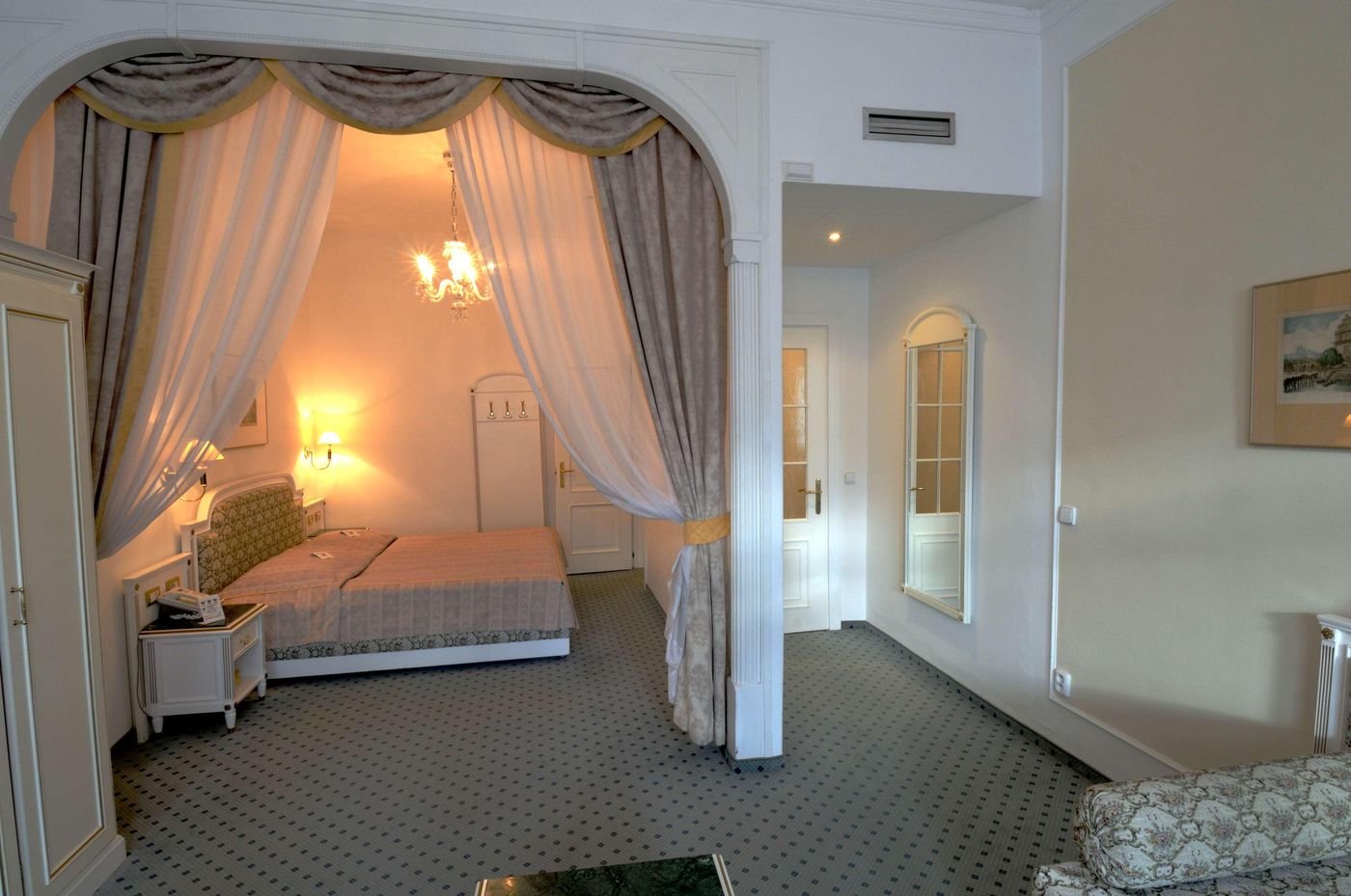 Ambassador-Zlat-----Husa-Room-34