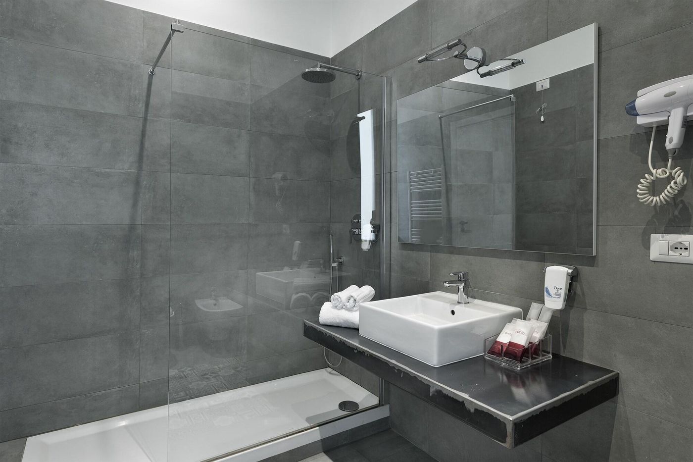 Da-Me-Suites-Room-24