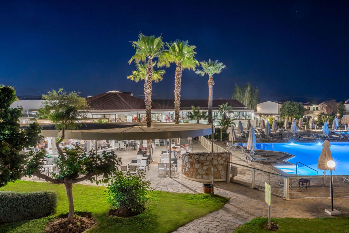 Golden-Coast-Hotel-and-Bungalows-Bar-79