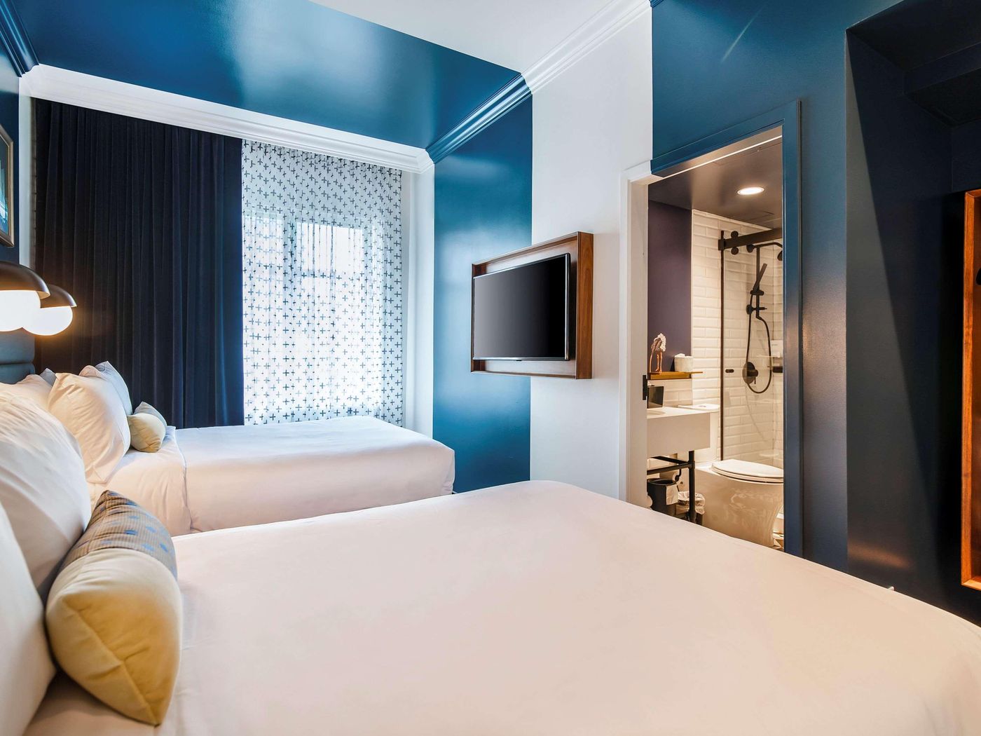 Hotel-Belmont-Vancouver-MGallery-Room-43