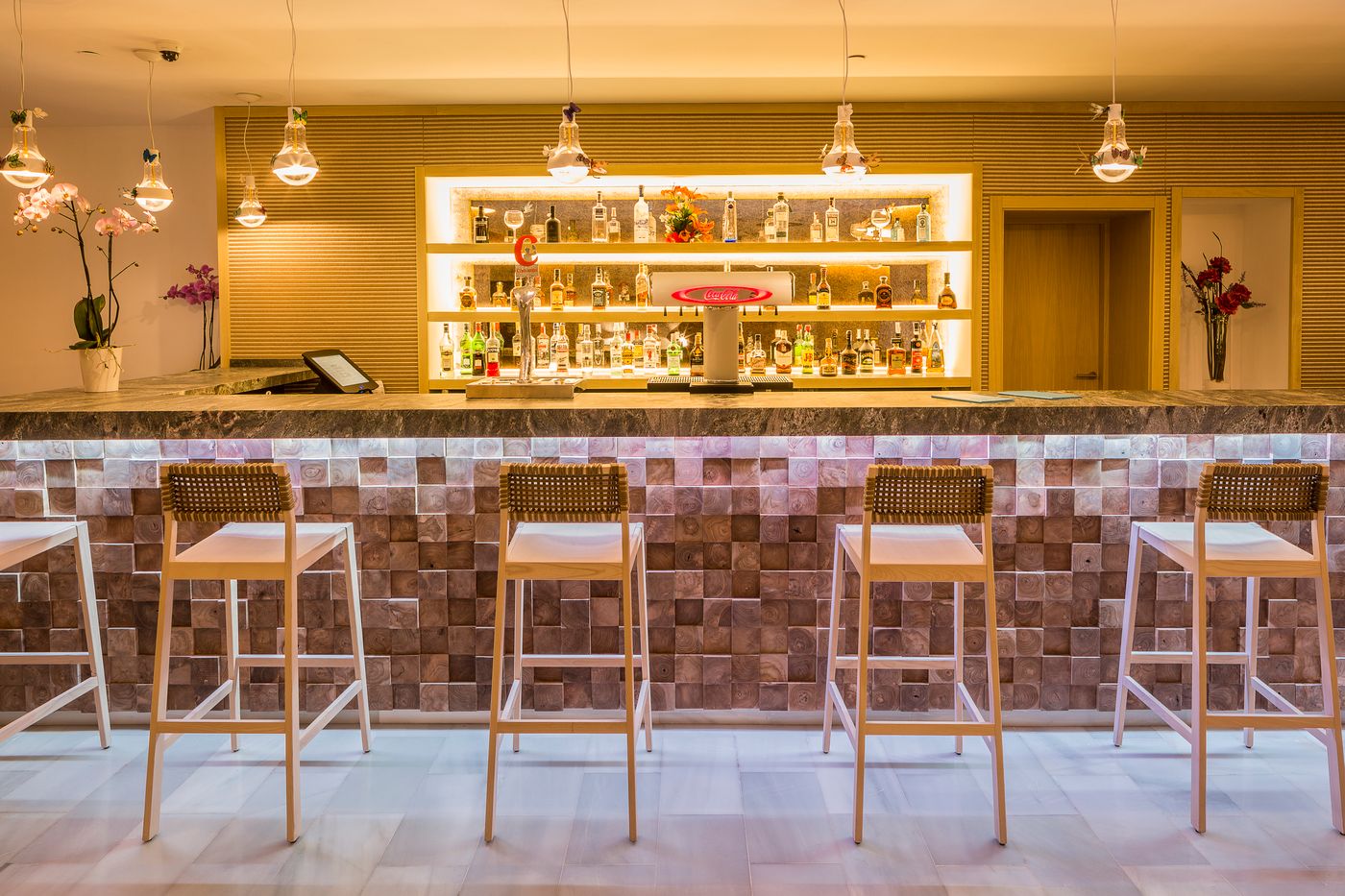 Grand-Palladium-White-Island-Resort---Spa-Bar-37