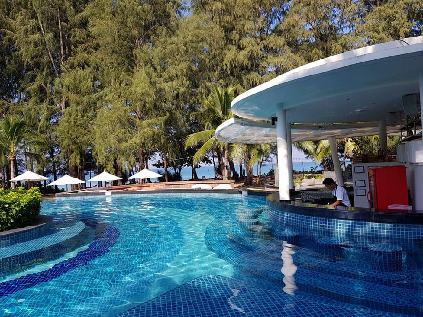 Holiday-Inn-Resort-Phuket-Mai-Khao-Beach-Bar-11