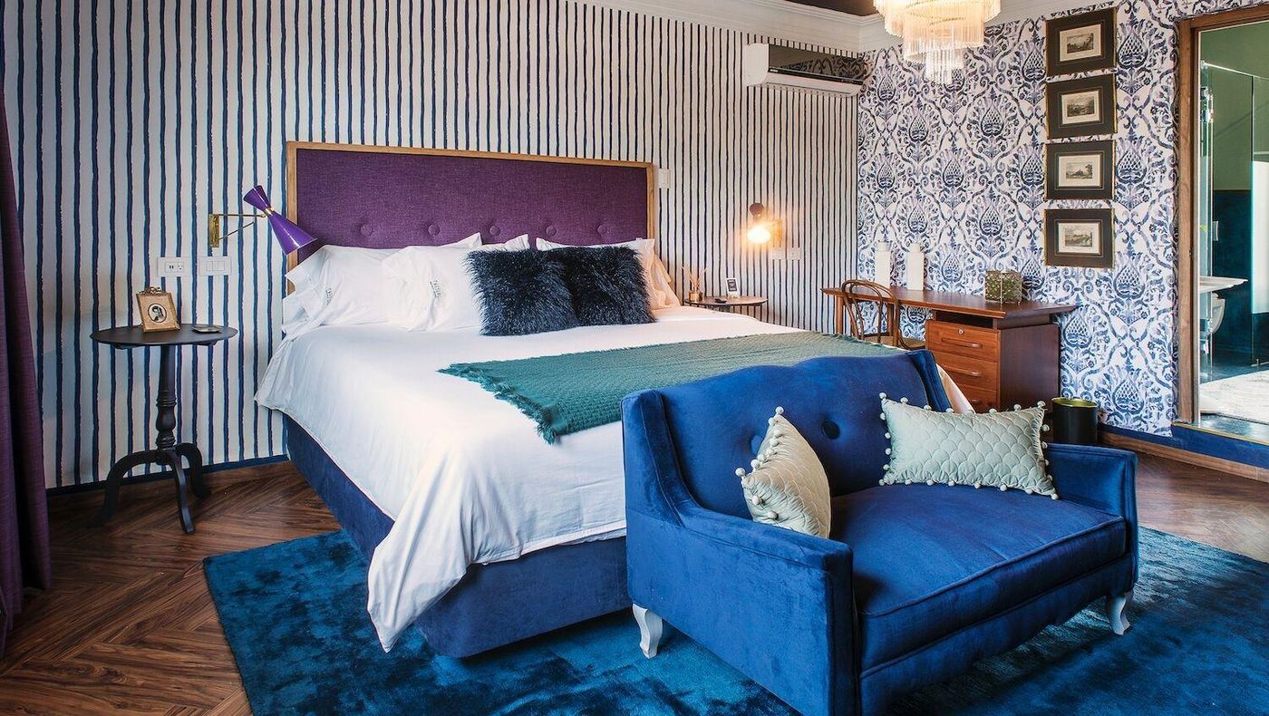 Pug Seal Anatole France-Mexico-MEXICO CITY-General view-1