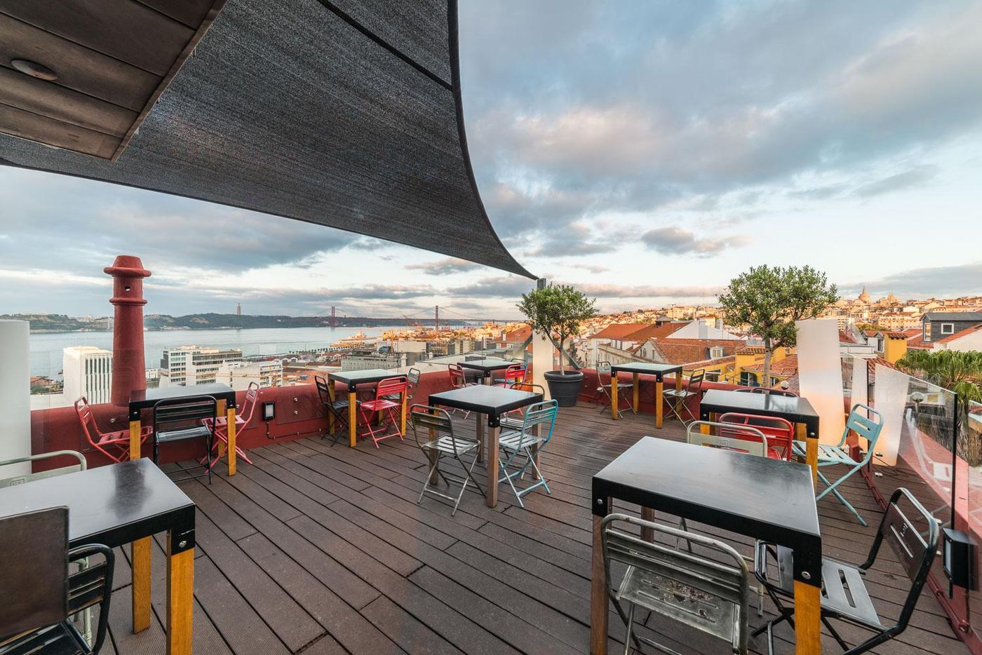 Monte Belvedere Hotel By Shiadu-Portugal-Lisbon-General view-5