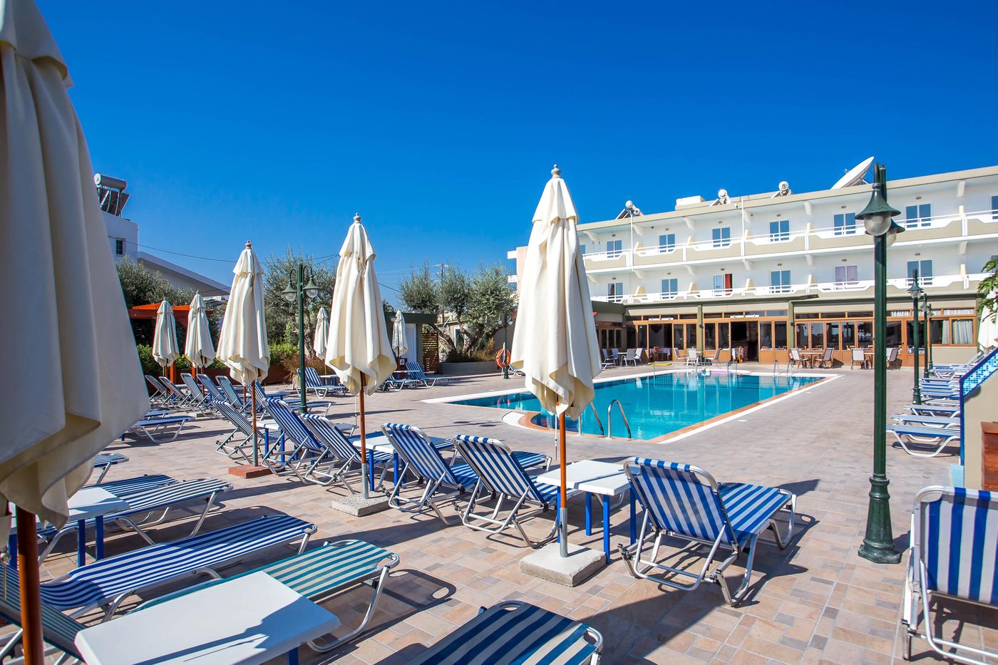 Georgia-Apartments-Pool-12