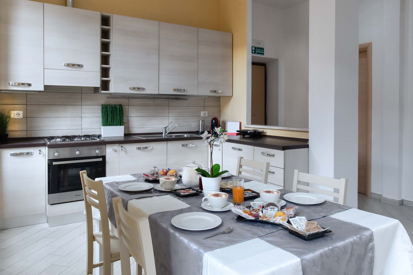 Rome-Central-Rooms-Lobby-9