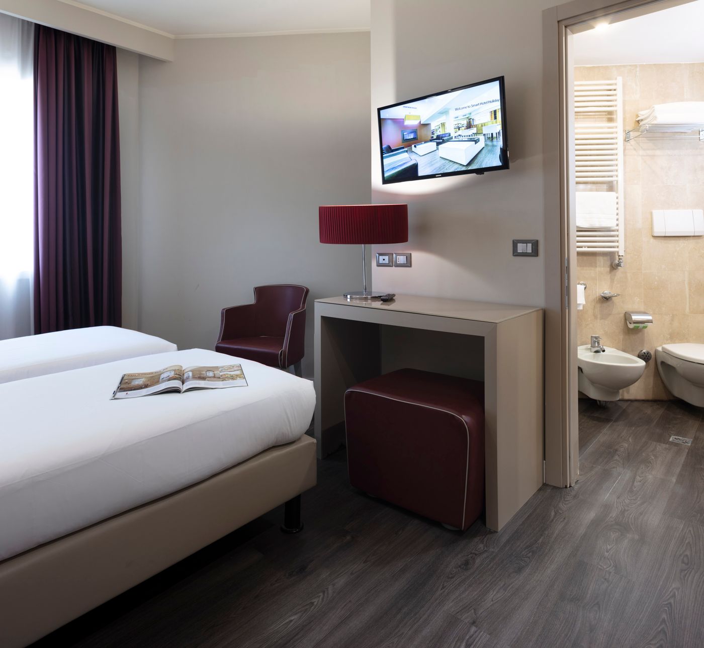 Smart-Hotel-Holiday-Room-26