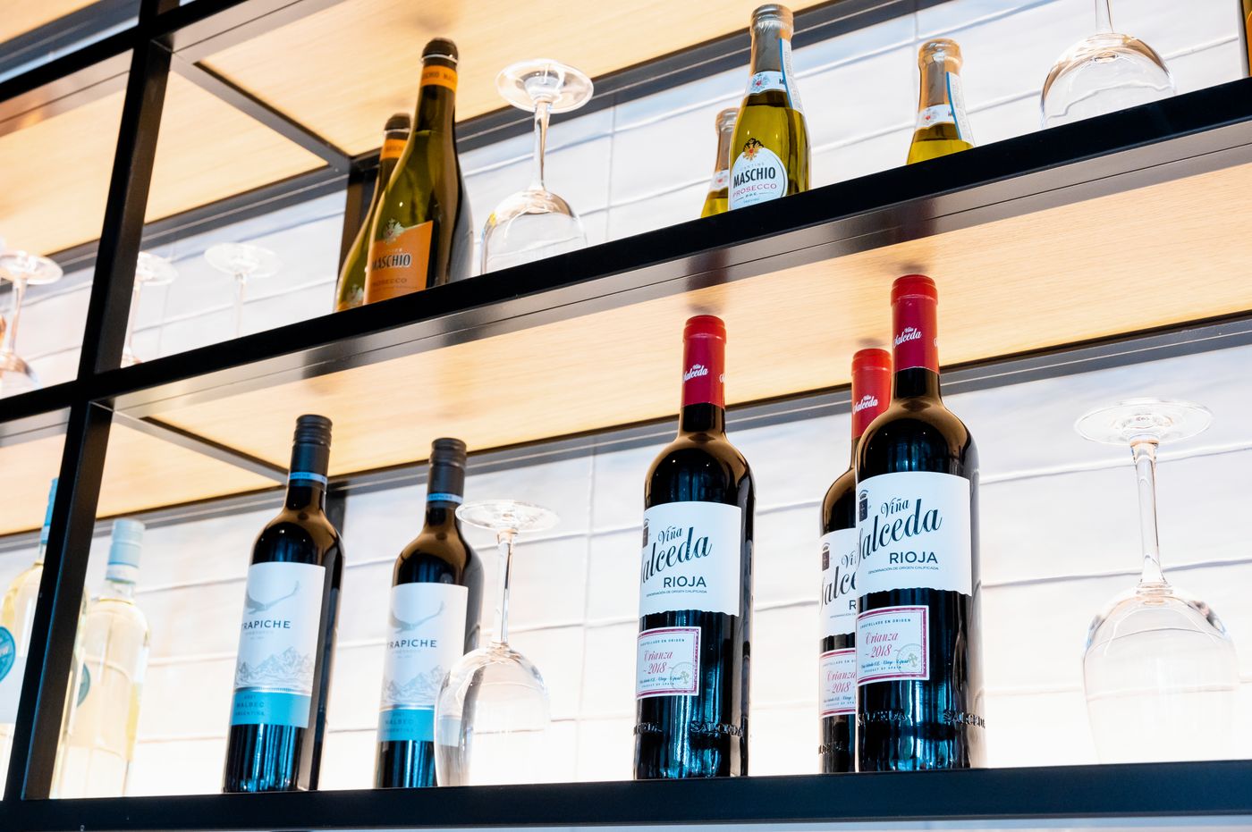 Staycity-Aparthotels-City-Quay-Bar-53