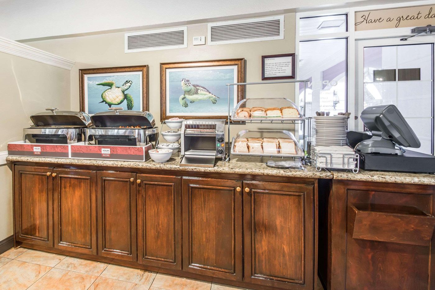 Comfort-Suites-Paradise-Island-Restaurant-51