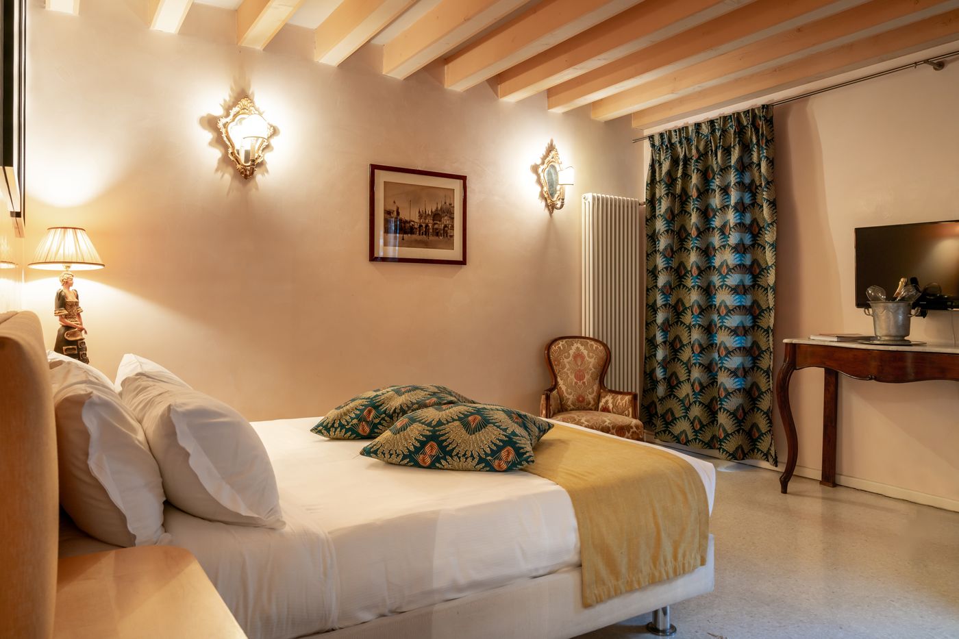 Palazzo-San-Luca-Room-18