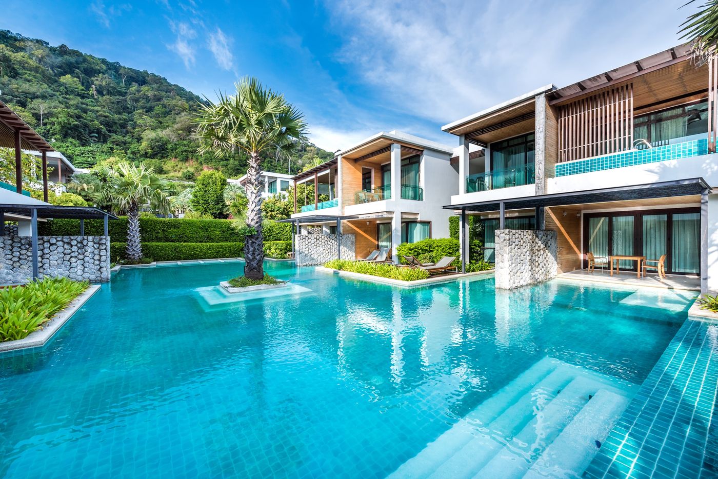 Wyndham-Sea-Pearl-Resort-Phuket-Pool-2