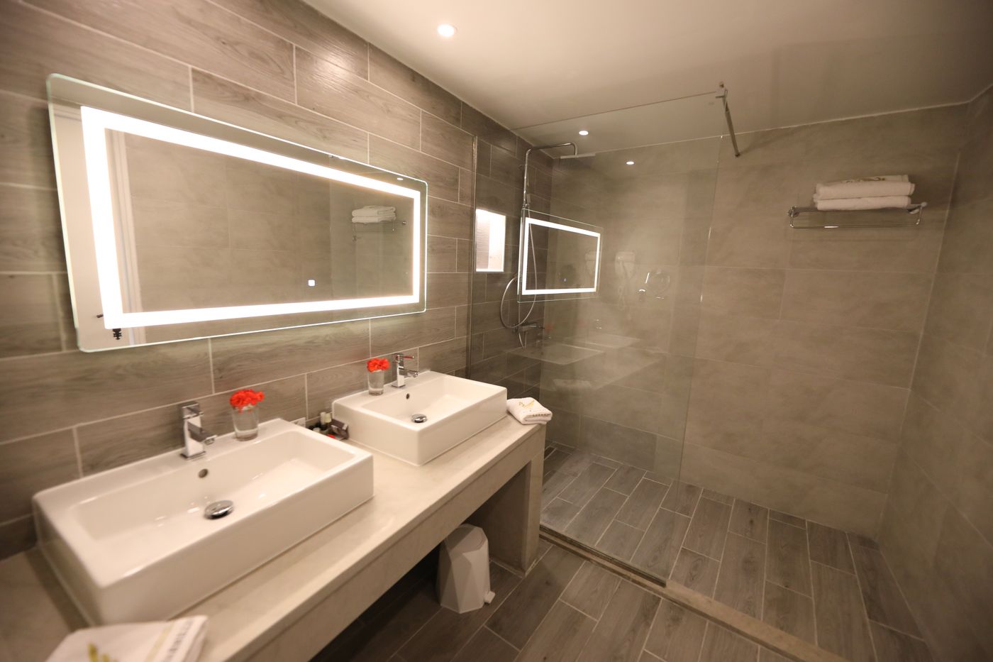 Hotel-Suite-Les-Charmilles-Lobby-18