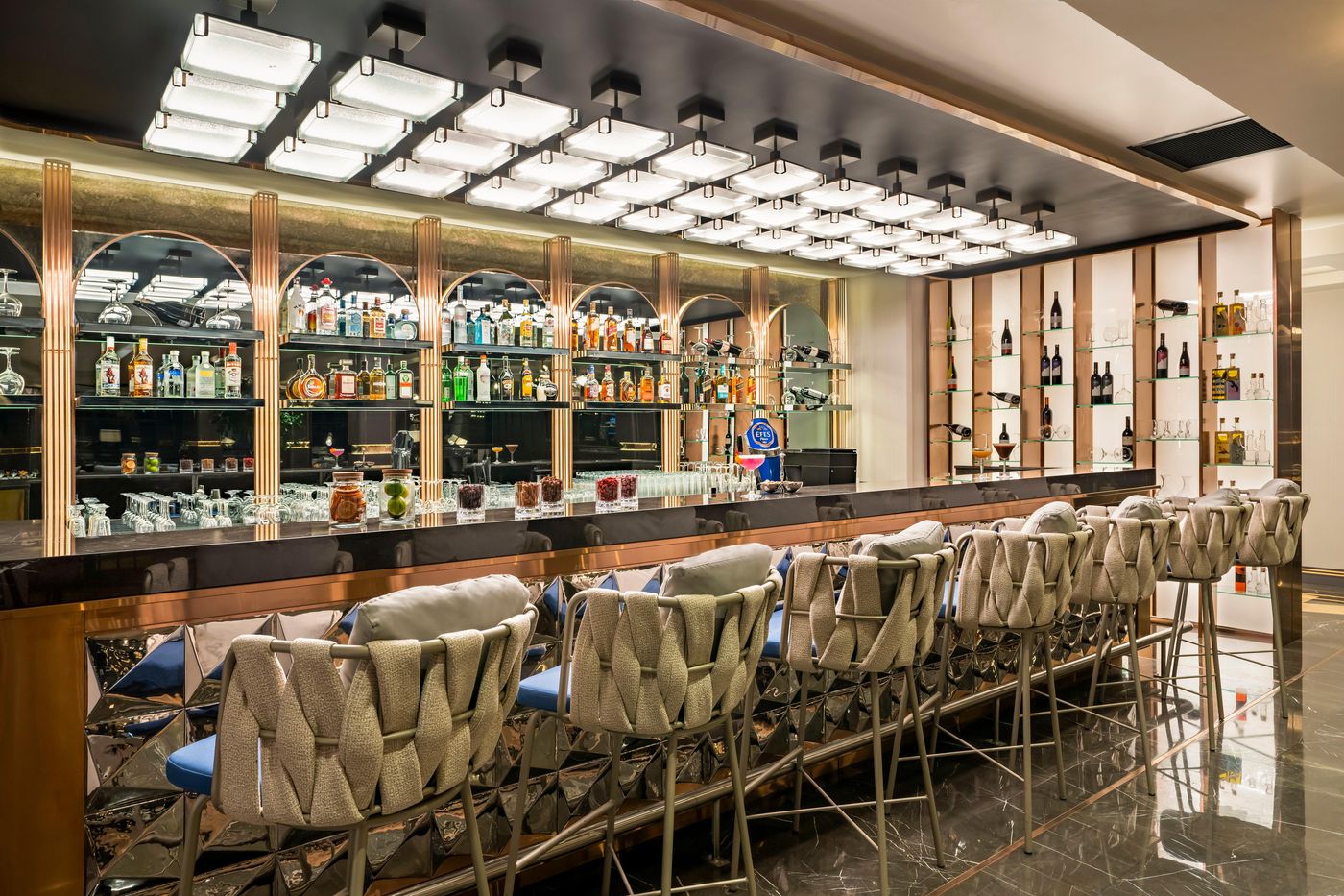 Crowne Plaza Istanbul Tuzla Viaport Marina-Turkey-ISTANBUL-Bar-9