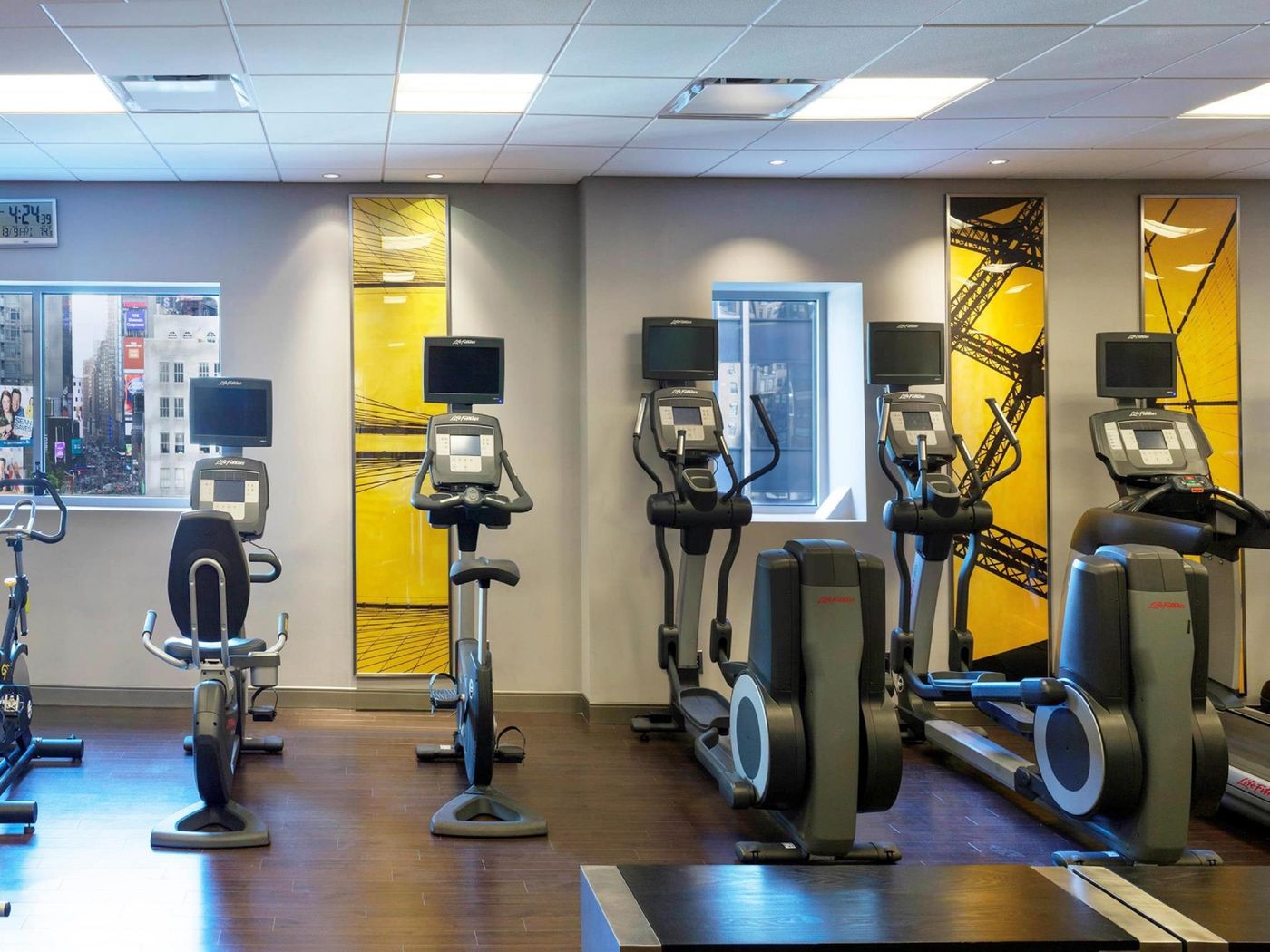 M-Social-Hotel-Times-Square-New-York-Sports-and-Entertainment-56