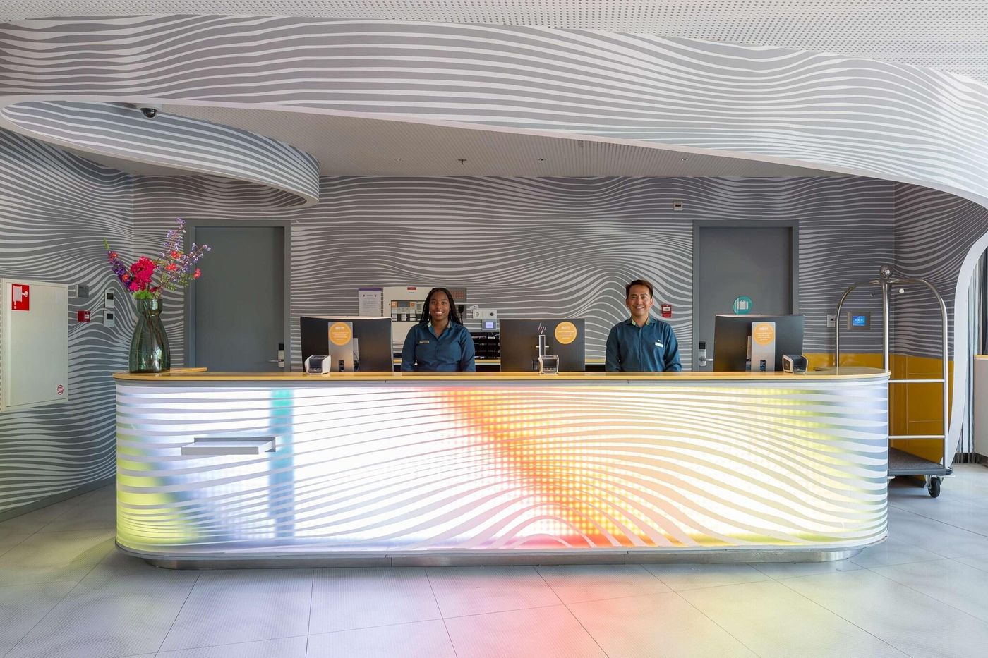 Park-Inn-By-Radisson-Amsterdam-City-West-Lobby-27