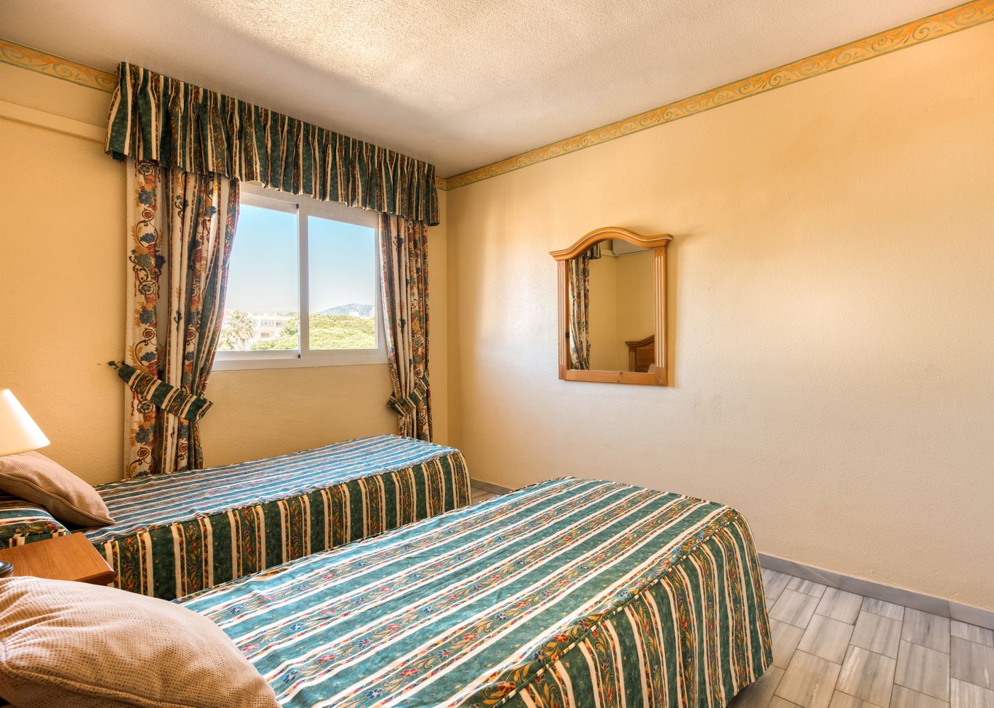 Macdonald-Dona-Lola-Room-13