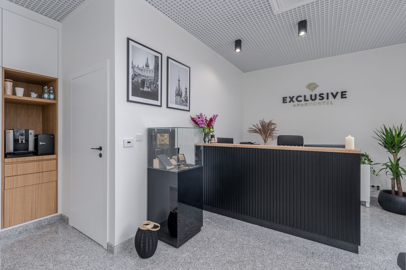 EXCLUSIVE-Aparthotel-Krakow-Lubicz-40-Lobby-4