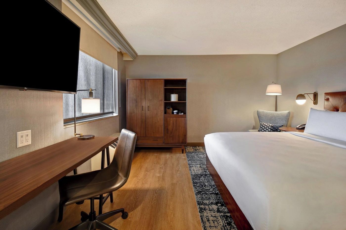 Crowne-Plaza-Boston-Newton-Hotel-Room-7