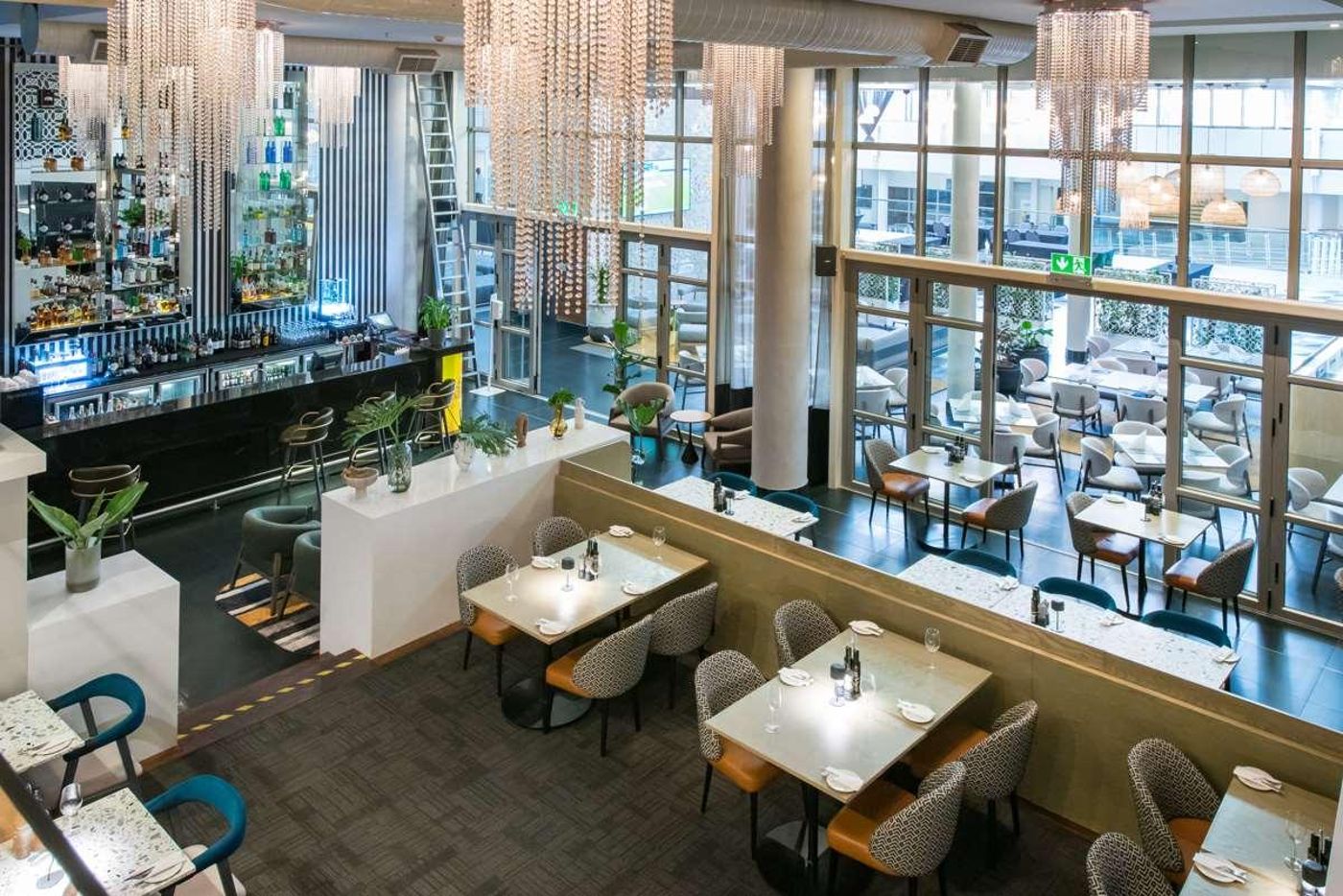 Doubletree-by-Hilton-Cape-Town-Restaurant-12